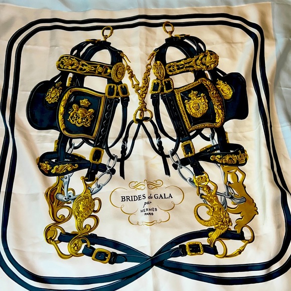 HERMÉS Scarf Beautiful Baby Blue! - Picture 2 of 9